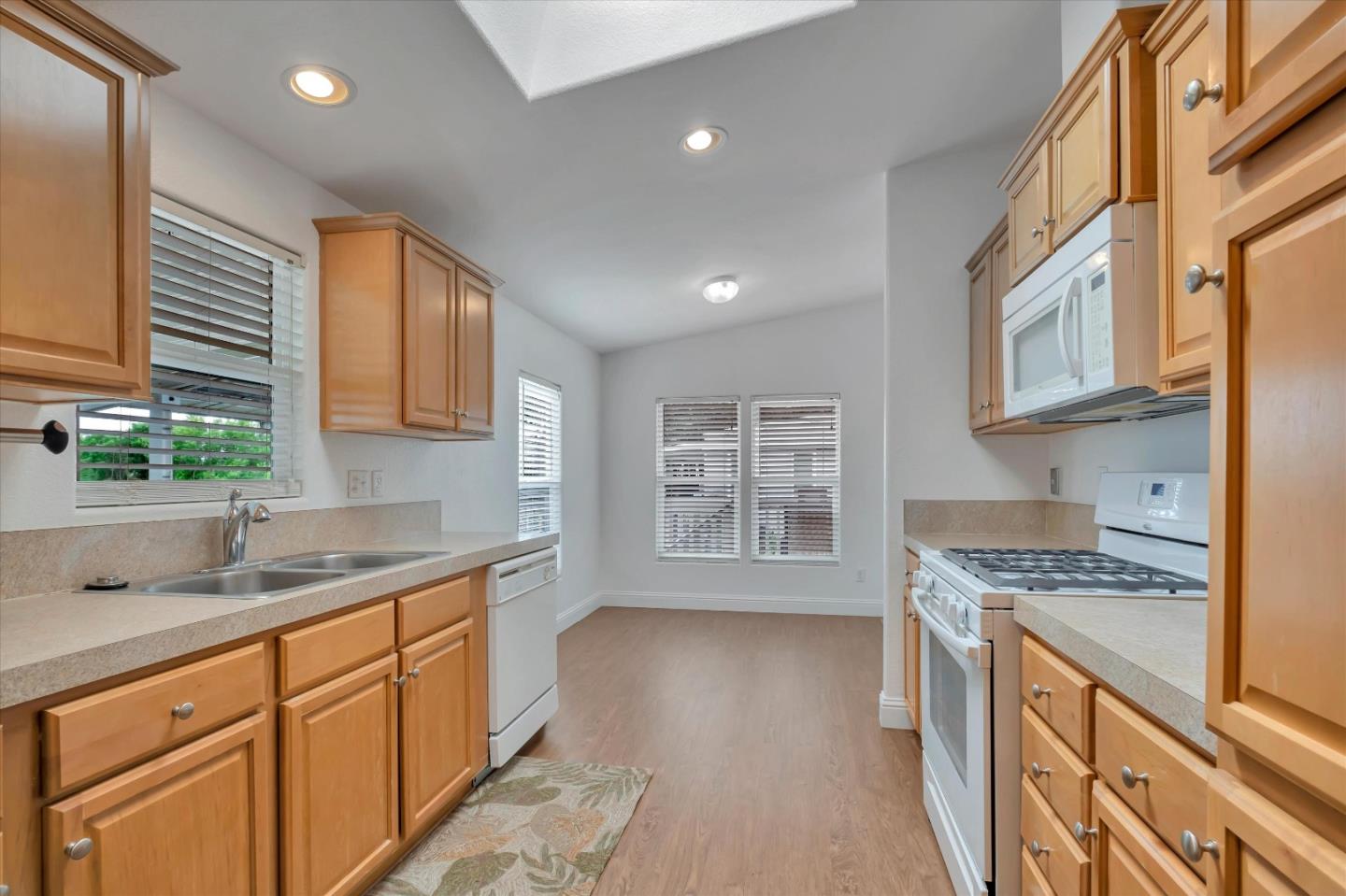 Detail Gallery Image 10 of 33 For 100 N Rodeo Gulch Rd #122,  Soquel,  CA 95073 - 3 Beds | 2 Baths