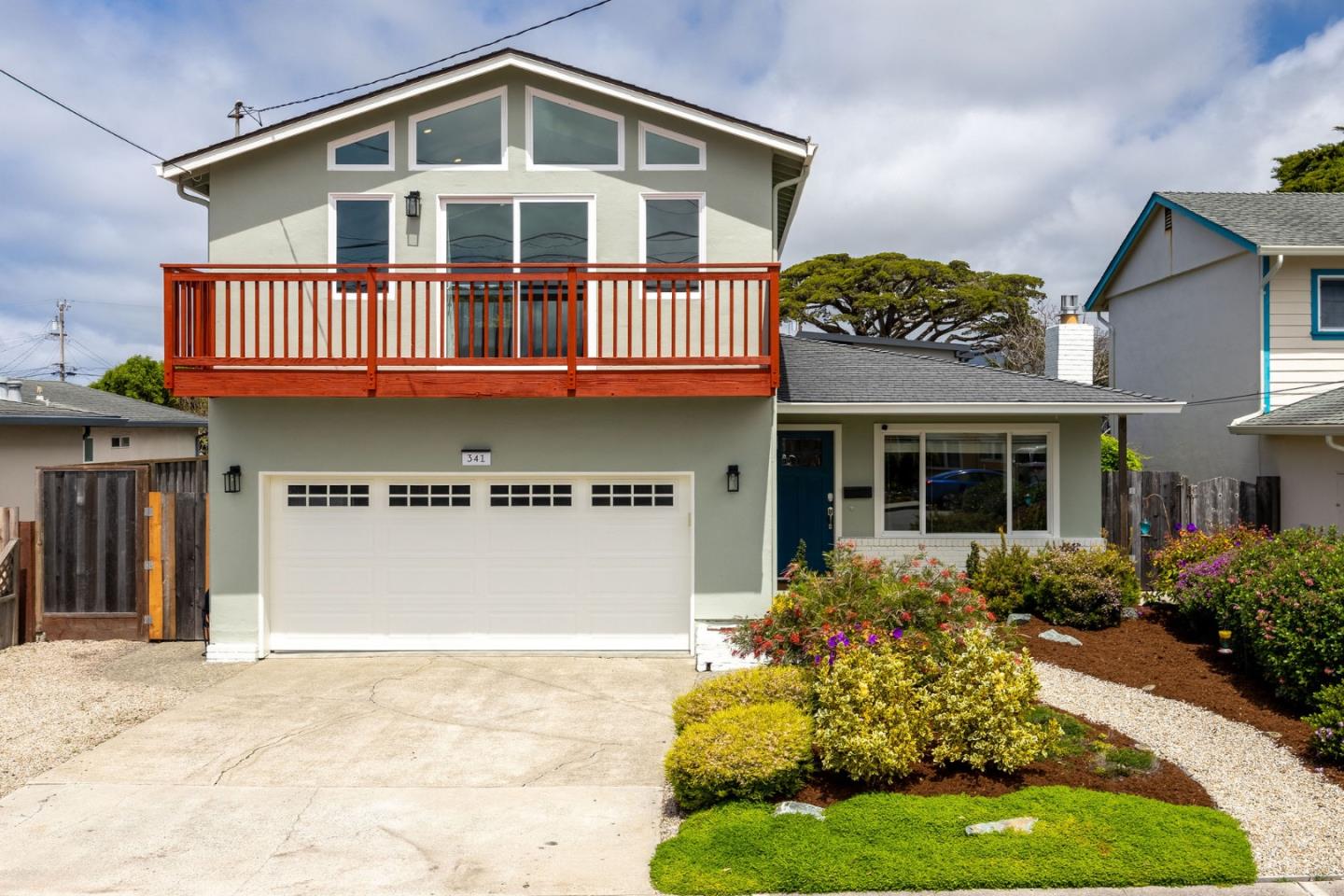 Detail Gallery Image 1 of 22 For 341 Grove St, Half Moon Bay,  CA 94019 - 3 Beds | 2 Baths