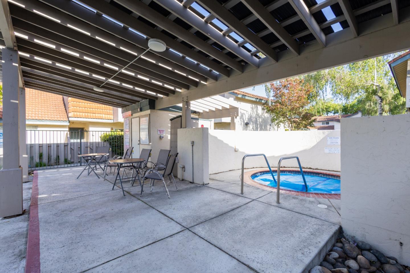 Detail Gallery Image 5 of 31 For 3155 Payne Ave #18,  San Jose,  CA 95117 - 2 Beds | 2/1 Baths
