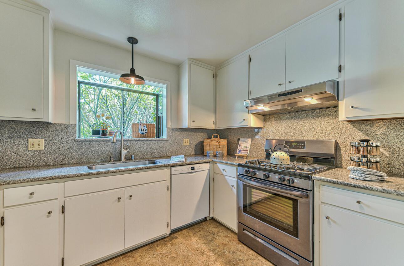 Detail Gallery Image 11 of 34 For 15 Stowe Ct, Seaside,  CA 93955 - 3 Beds | 2 Baths