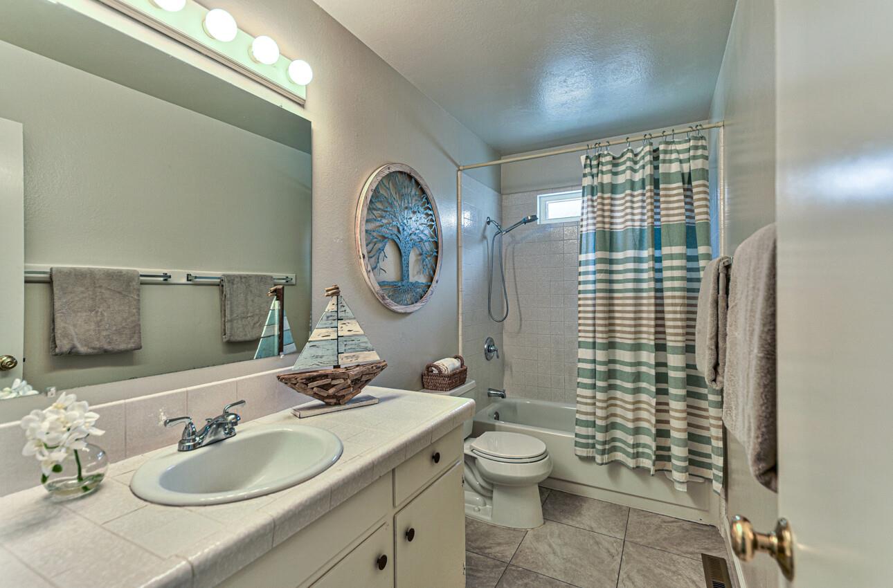 Detail Gallery Image 28 of 34 For 15 Stowe Ct, Seaside,  CA 93955 - 3 Beds | 2 Baths