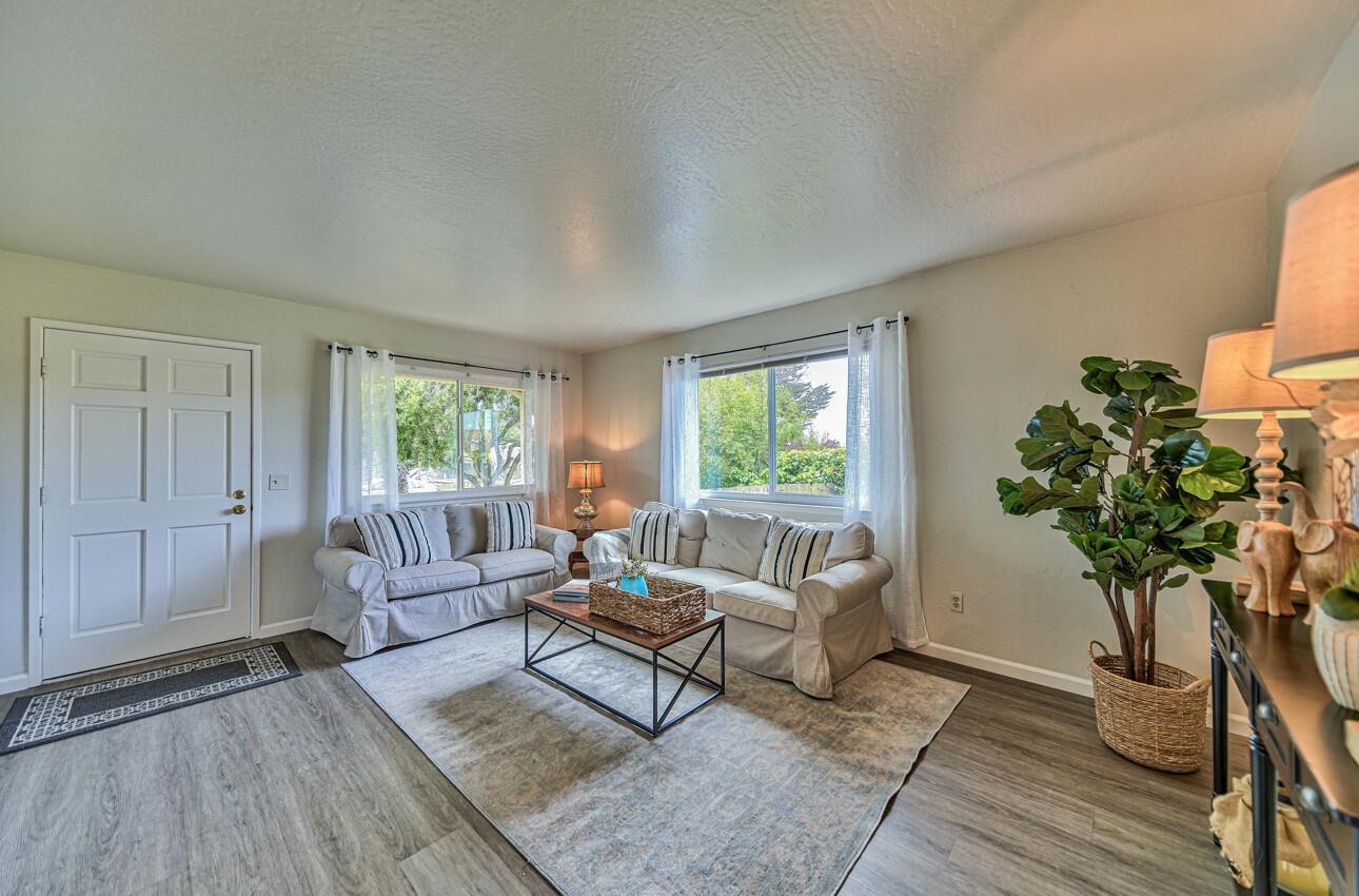 Detail Gallery Image 5 of 34 For 15 Stowe Ct, Seaside,  CA 93955 - 3 Beds | 2 Baths