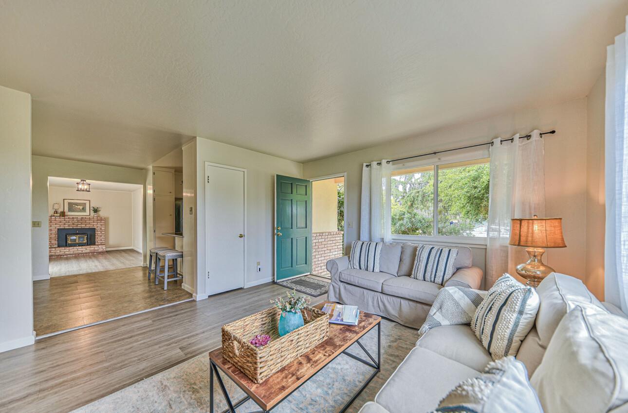 Detail Gallery Image 6 of 34 For 15 Stowe Ct, Seaside,  CA 93955 - 3 Beds | 2 Baths