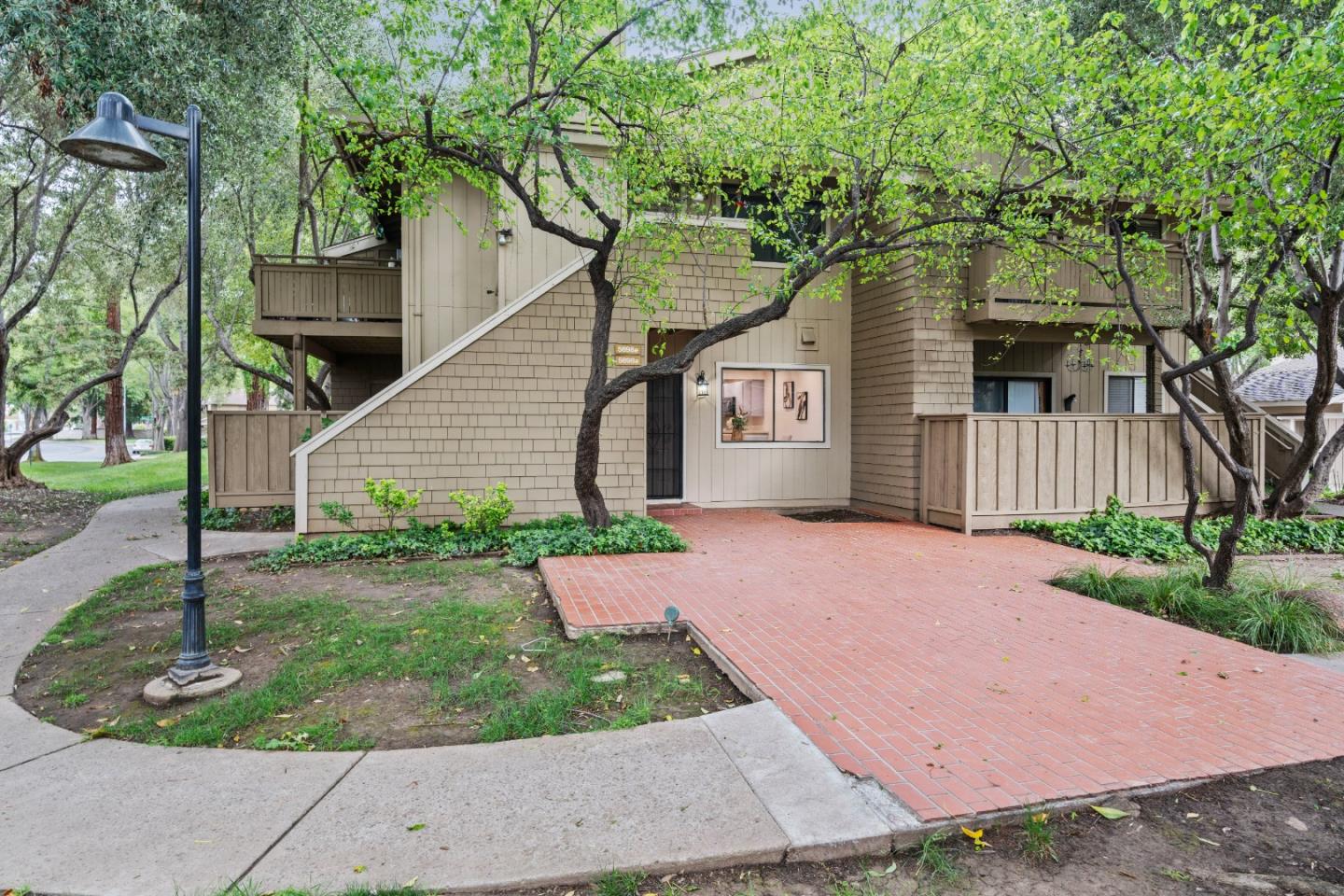 Detail Gallery Image 3 of 29 For 5698 Makati Cir a,  San Jose,  CA 95123 - 2 Beds | 2 Baths