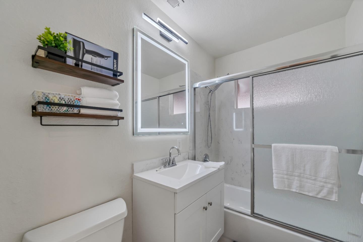 Detail Gallery Image 11 of 23 For 2067 Evelyn Ave, San Jose,  CA 95122 - 3 Beds | 2 Baths