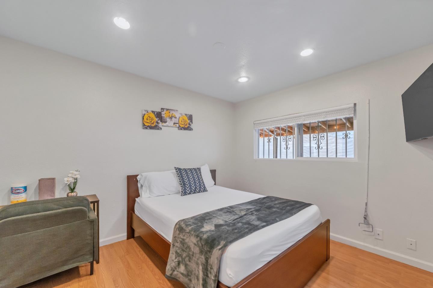 Detail Gallery Image 5 of 23 For 2067 Evelyn Ave, San Jose,  CA 95122 - 3 Beds | 2 Baths