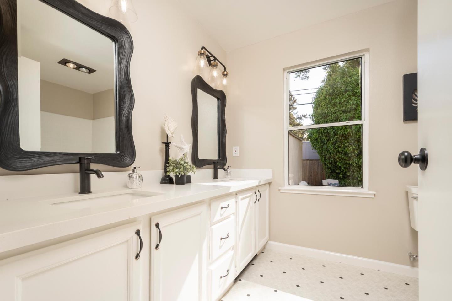 Detail Gallery Image 21 of 46 For 960 Rosewood Dr, San Mateo,  CA 94401 - 3 Beds | 2 Baths