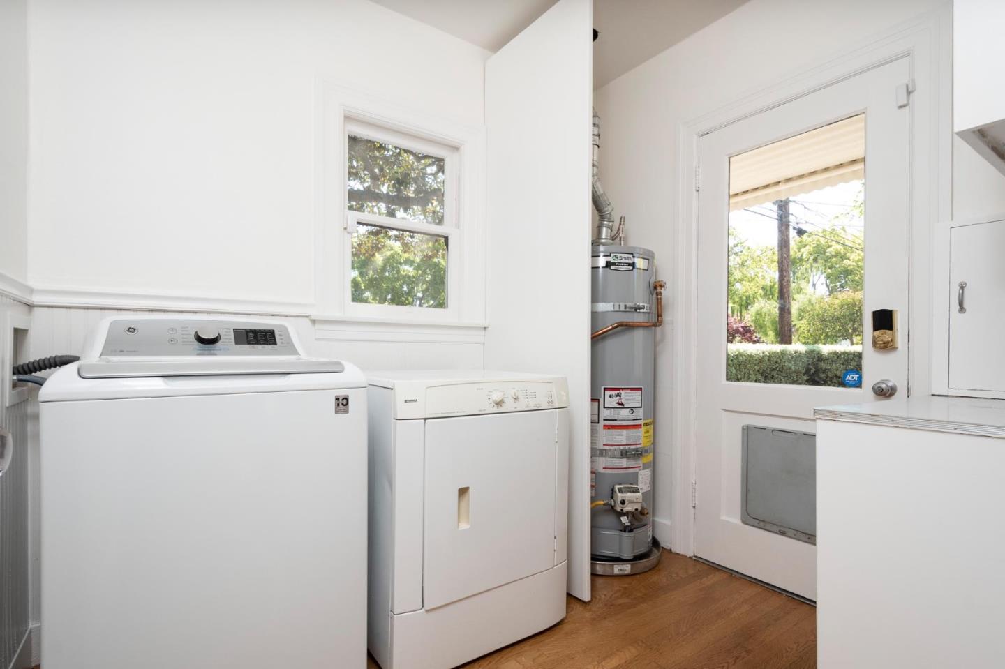 Detail Gallery Image 7 of 15 For 301 Bayswater Ave, Burlingame,  CA 94010 - 2 Beds | 2 Baths