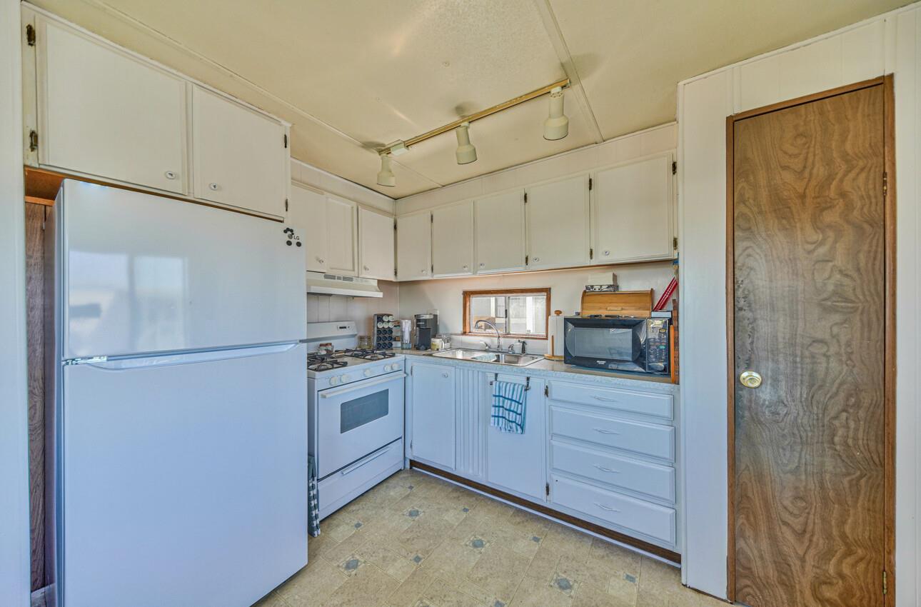 Detail Gallery Image 6 of 20 For 12350 Christensen Rd #127,  Salinas,  CA 93907 - 2 Beds | 1 Baths
