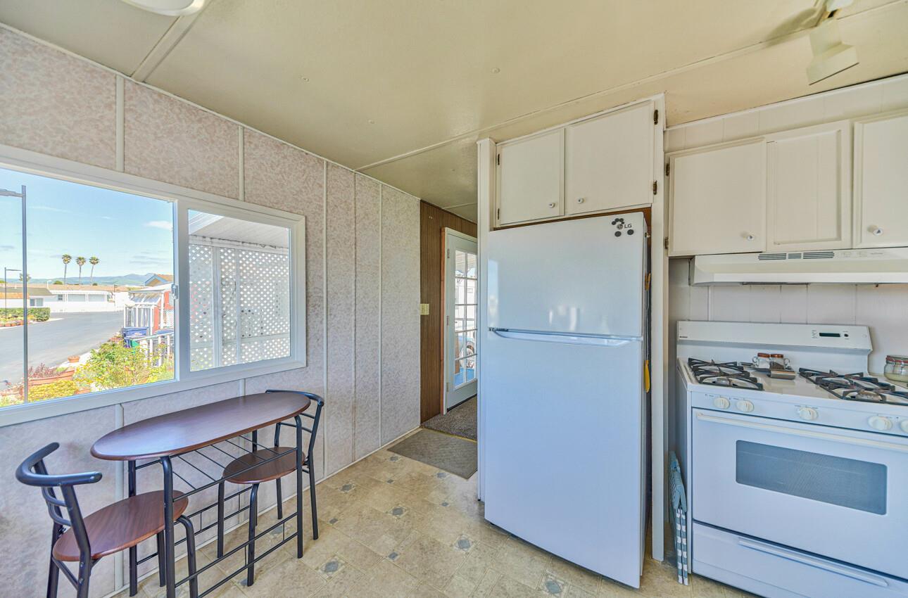 Detail Gallery Image 7 of 20 For 12350 Christensen Rd #127,  Salinas,  CA 93907 - 2 Beds | 1 Baths