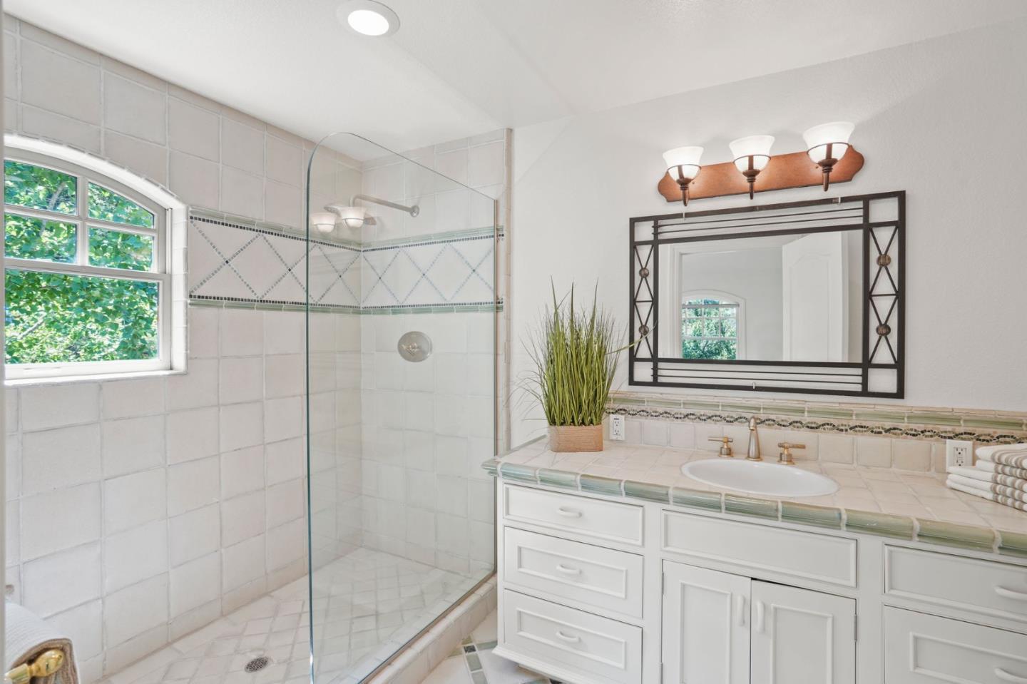 Detail Gallery Image 15 of 71 For 20420 Idylwild Rd, Los Gatos,  CA 95033 - 5 Beds | 5/2 Baths