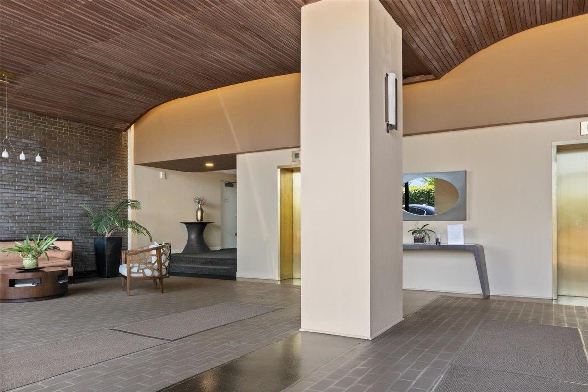 Detail Gallery Image 9 of 30 For 1555 Lakeside Dr #103,  Oakland,  CA 94612 - 2 Beds | 2 Baths
