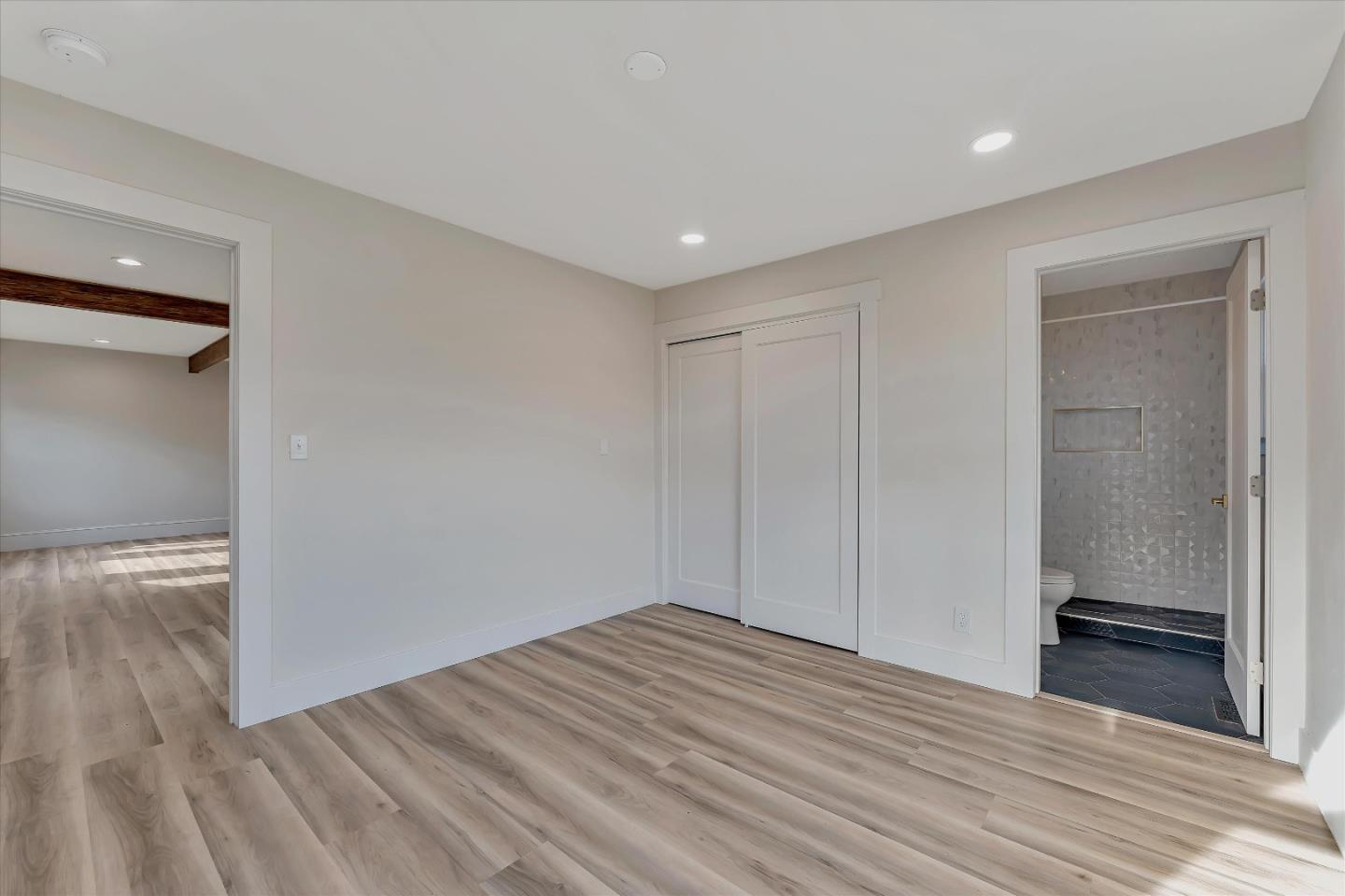 Detail Gallery Image 10 of 16 For 2804 Adeline St, Emeryville,  CA 94608 - 2 Beds | 2 Baths