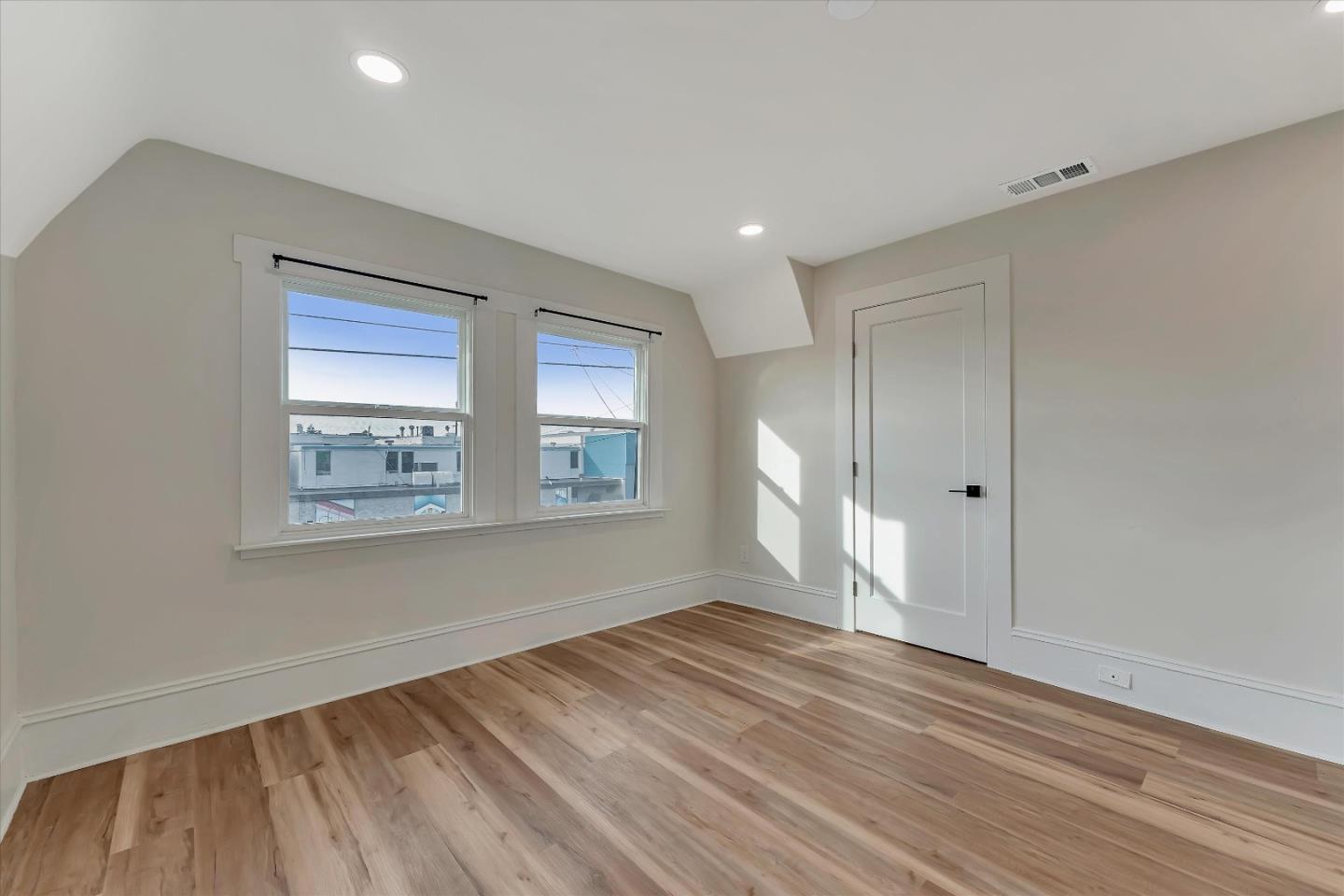 Detail Gallery Image 12 of 15 For 2804 Adeline St a,  Emeryville,  CA 94608 - 2 Beds | 1 Baths