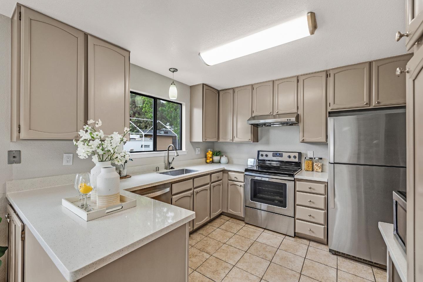 Detail Gallery Image 15 of 30 For 1236 Clinton St #102-B,  Redwood City,  CA 94061 - 2 Beds | 2 Baths
