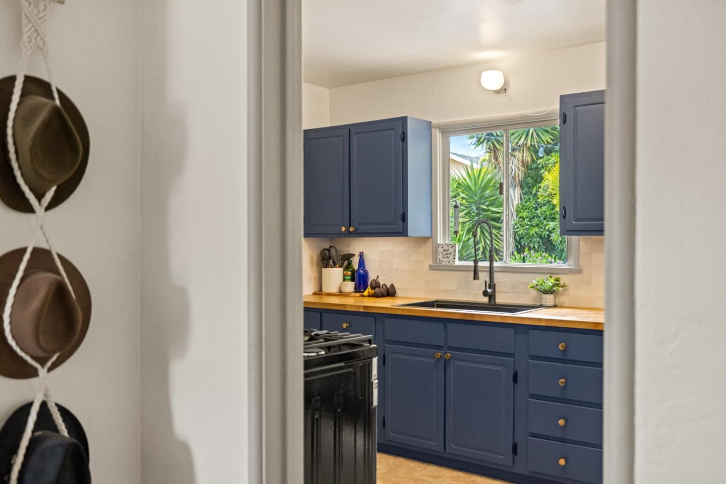 Detail Gallery Image 9 of 42 For 617 Lopez Ave, Seaside,  CA 93955 - 2 Beds | 1 Baths