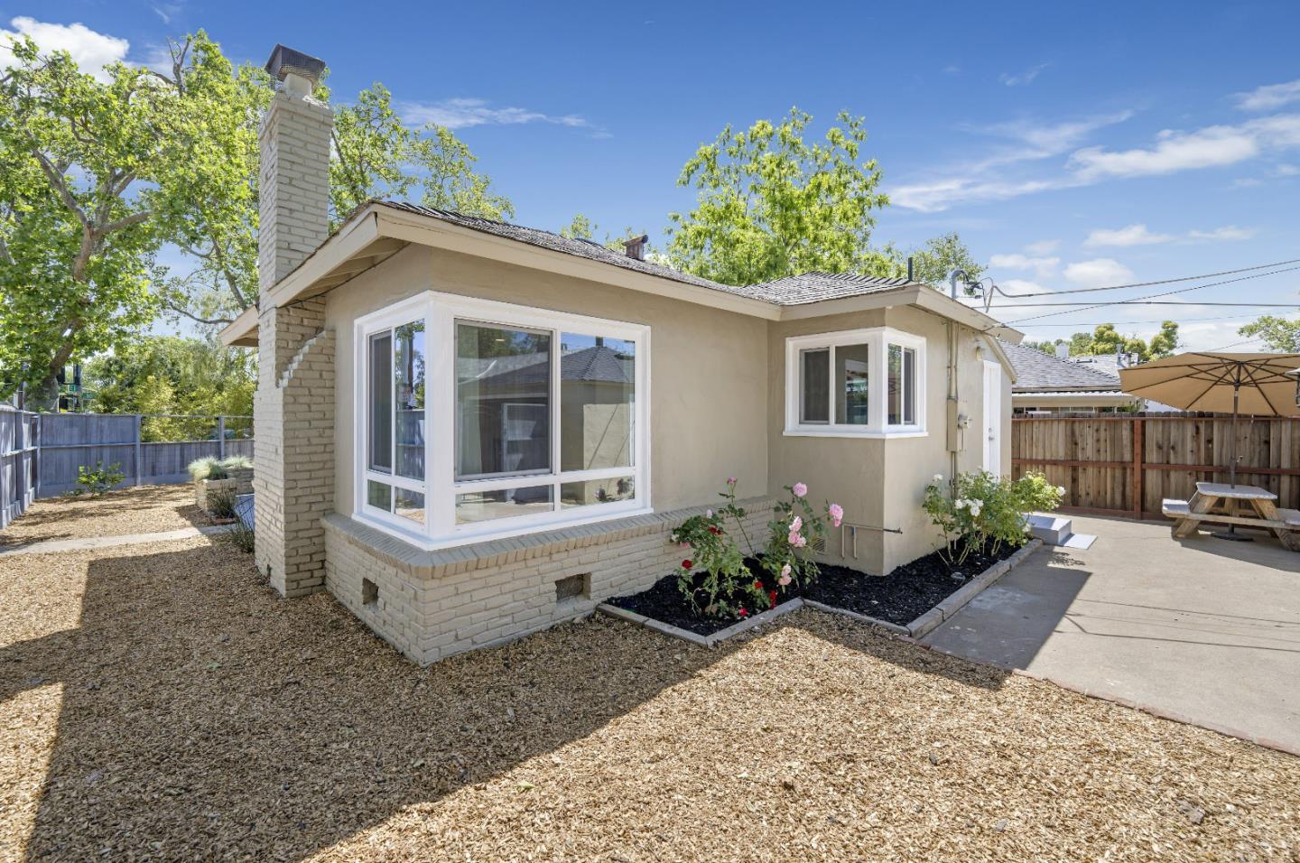 Detail Gallery Image 3 of 22 For 2916 12th Ave, Sacramento,  CA 95817 - 3 Beds | 1 Baths