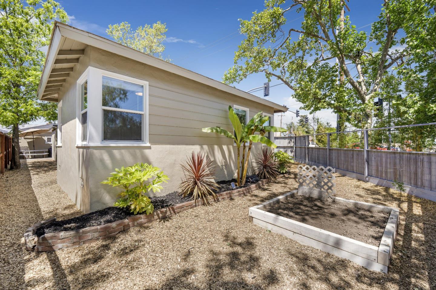 Detail Gallery Image 4 of 22 For 2916 12th Ave, Sacramento,  CA 95817 - 3 Beds | 1 Baths