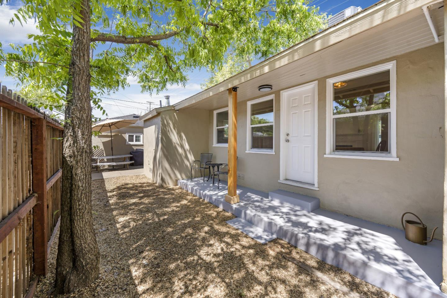 Detail Gallery Image 6 of 22 For 2916 12th Ave, Sacramento,  CA 95817 - 3 Beds | 1 Baths