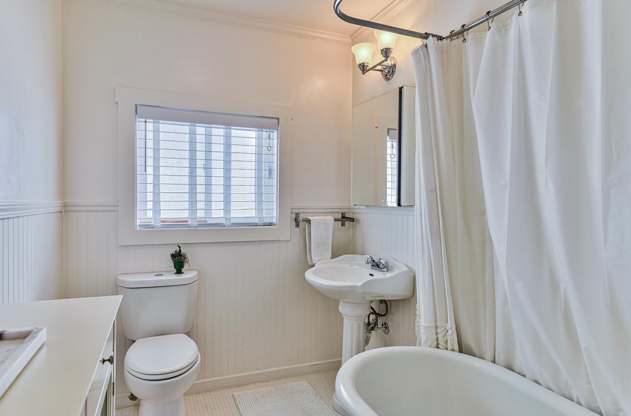 Detail Gallery Image 22 of 47 For 238 Park St, Pacific Grove,  CA 93950 - 3 Beds | 3 Baths