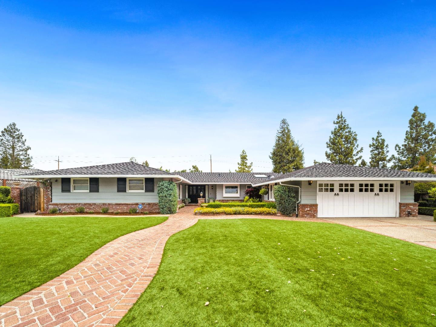 Photo of 12892 Glen Brae Dr in Saratoga, CA