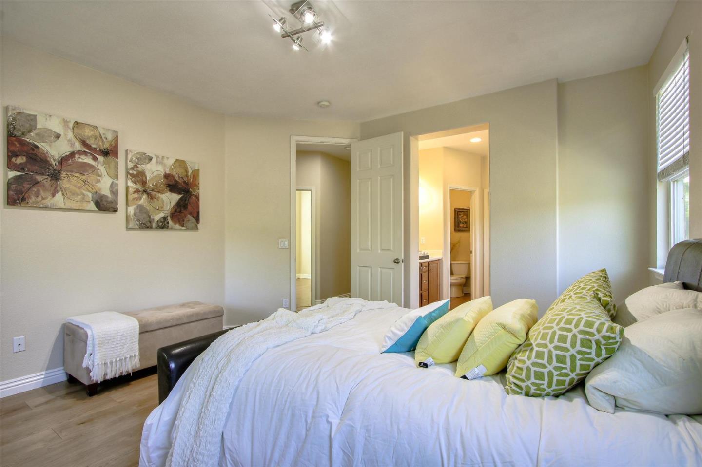 Detail Gallery Image 13 of 28 For 805 S 22nd St, San Jose,  CA 95116 - 4 Beds | 2/1 Baths