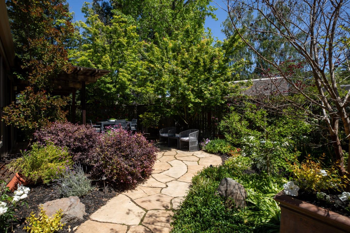 Detail Gallery Image 20 of 31 For 10 Farm Rd, Los Altos,  CA 94024 - 3 Beds | 2 Baths