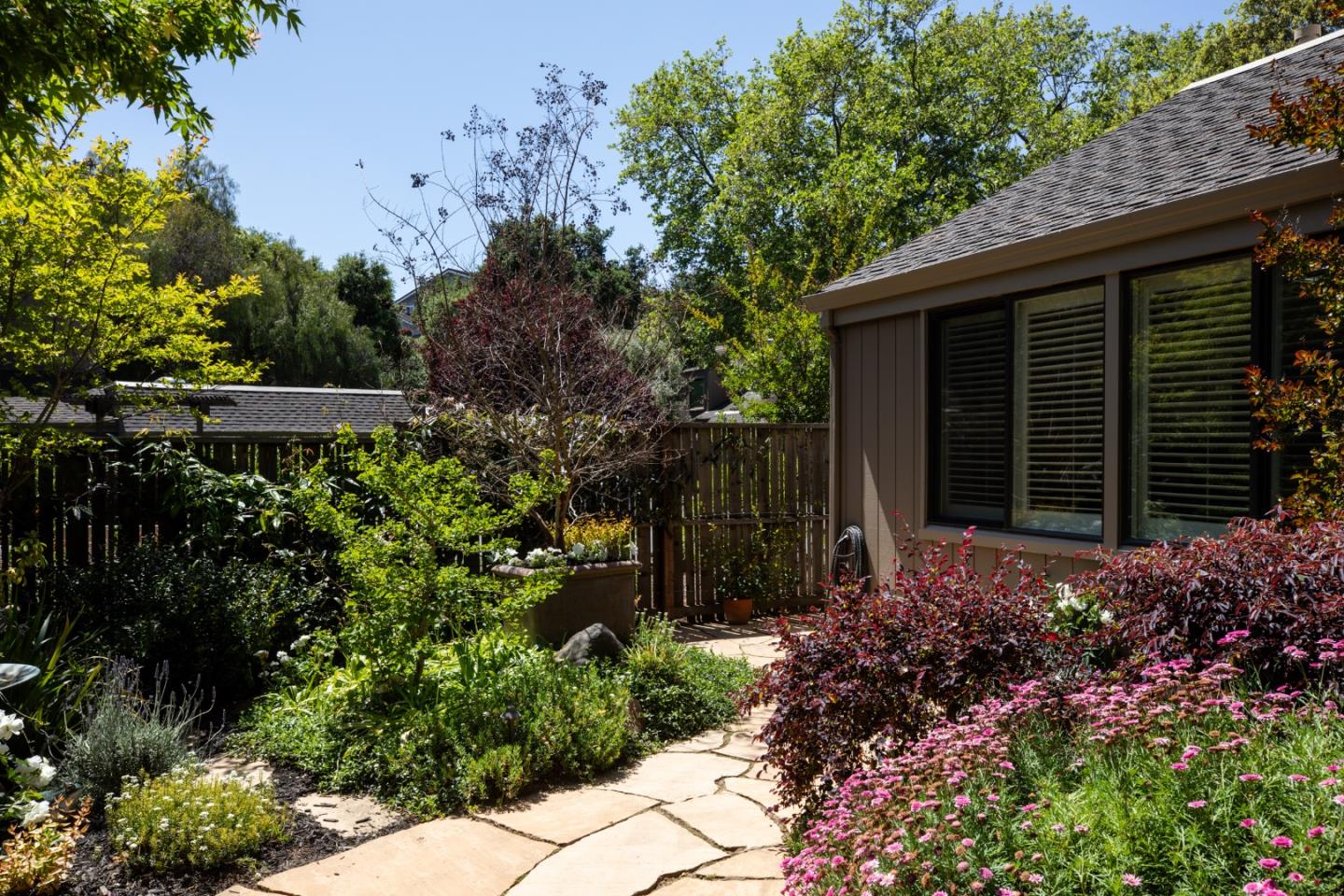 Detail Gallery Image 23 of 31 For 10 Farm Rd, Los Altos,  CA 94024 - 3 Beds | 2 Baths