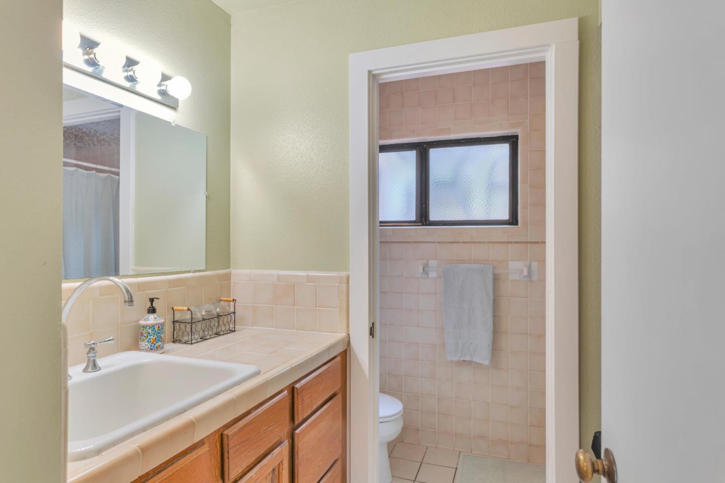 Detail Gallery Image 18 of 29 For 786 Pine St, Monterey,  CA 93940 - 3 Beds | 2 Baths