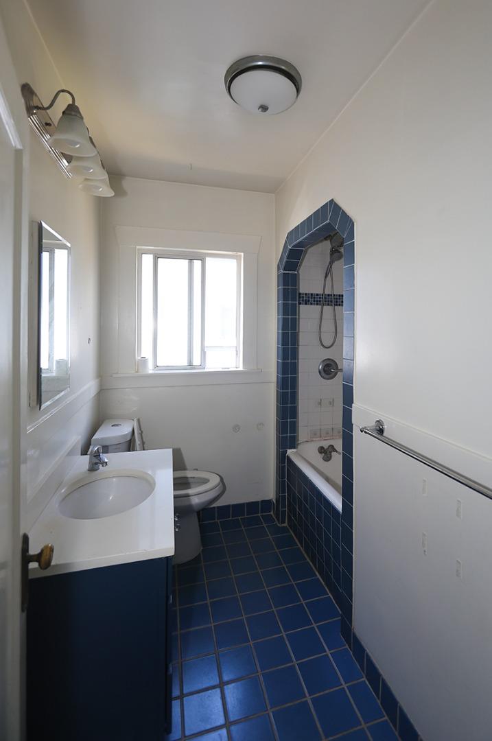 Detail Gallery Image 4 of 40 For 5600 Scoville St, Oakland,  CA 94621 - 2 Beds | 1 Baths