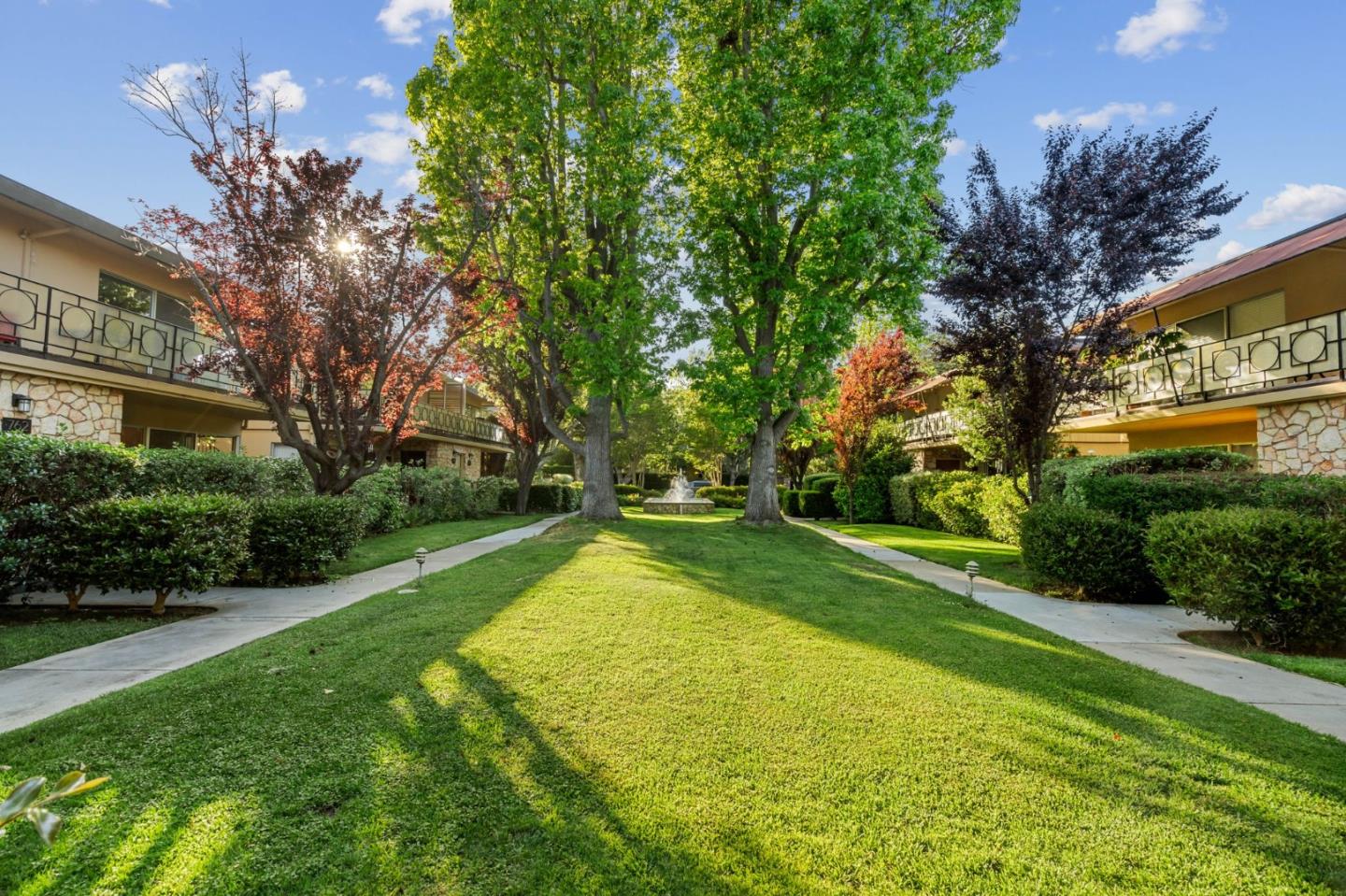 Detail Gallery Image 2 of 27 For 760 University Ave, Palo Alto,  CA 94301 - 2 Beds | 2 Baths