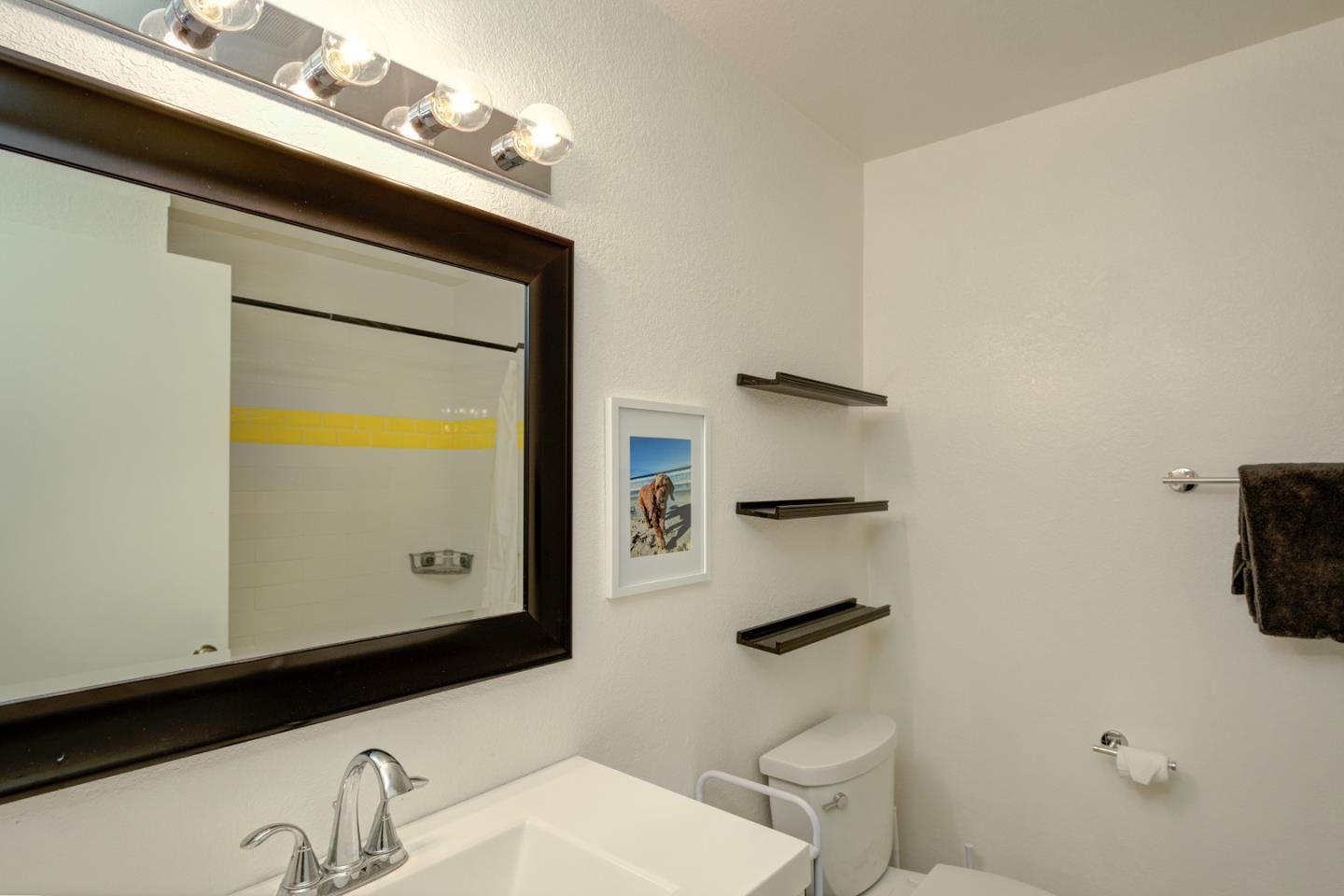 Detail Gallery Image 16 of 19 For 504 Ocean Ave #3,  Monterey,  CA 93940 - 2 Beds | 1/1 Baths