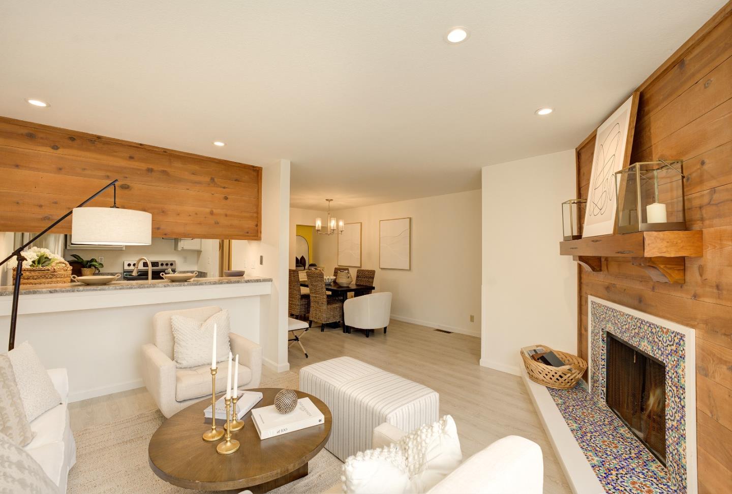 Detail Gallery Image 3 of 19 For 504 Ocean Ave #3,  Monterey,  CA 93940 - 2 Beds | 1/1 Baths