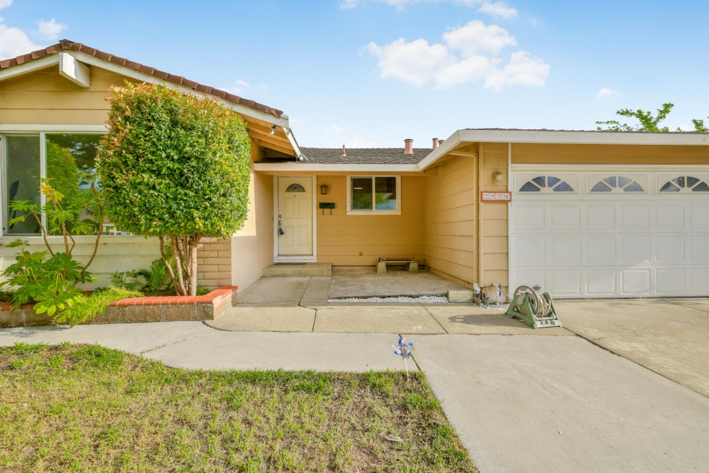 Photo of 2994 Castleton Dr in San Jose, CA