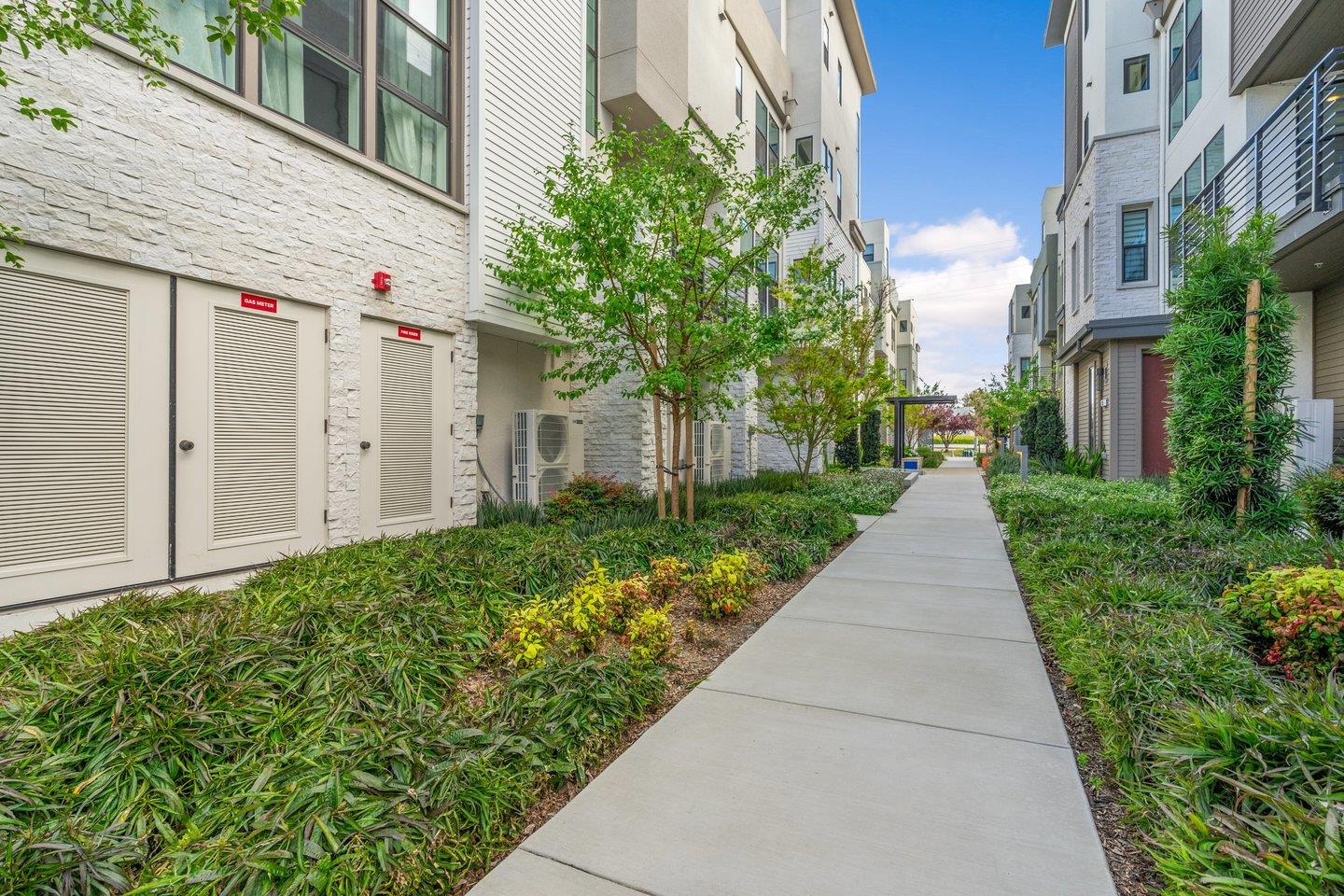 Detail Gallery Image 30 of 31 For 2900 Sanor Pl #104,  Santa Clara,  CA 95051 - 3 Beds | 3/1 Baths