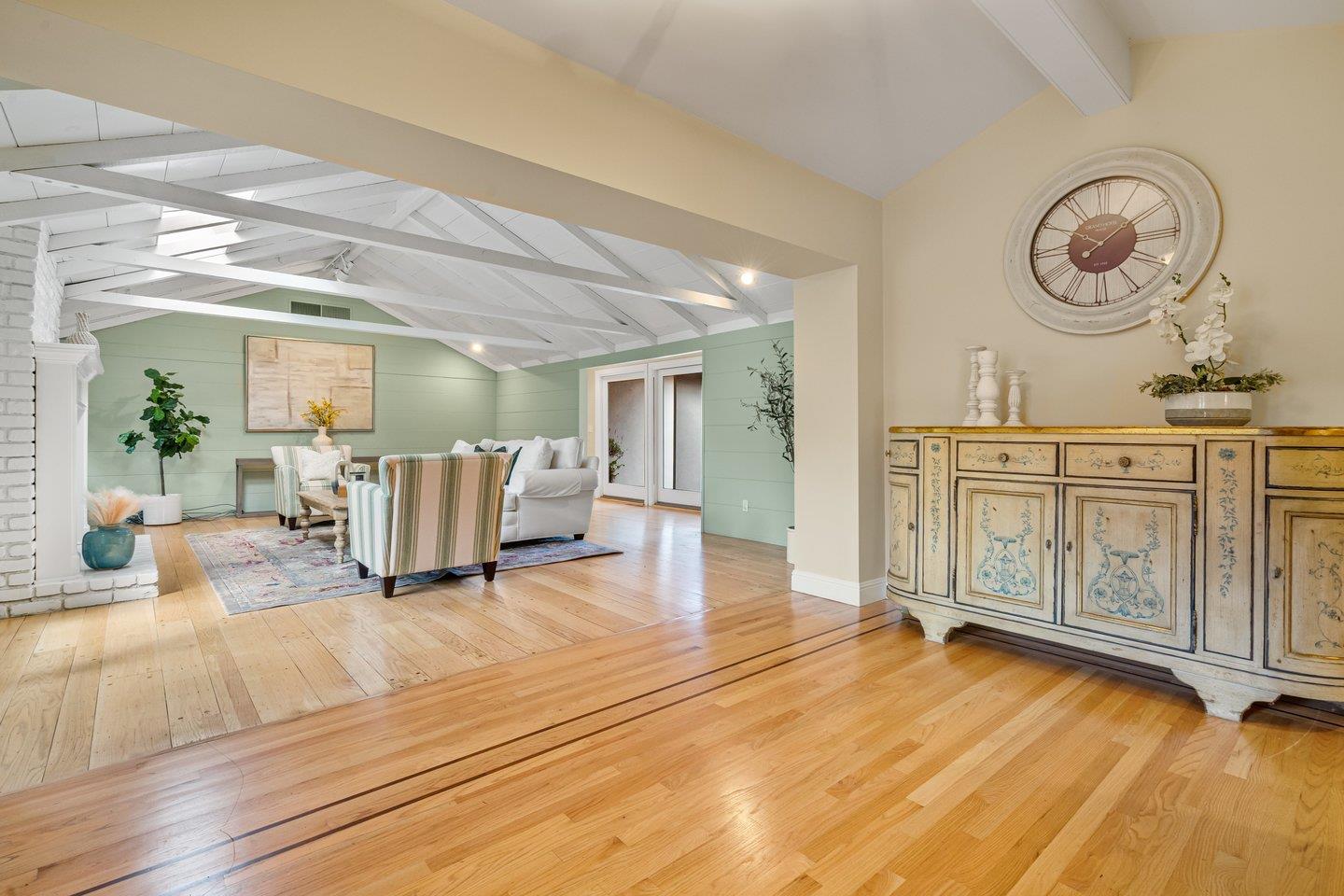 Detail Gallery Image 14 of 82 For 25594 Elena Rd, Los Altos Hills,  CA 94022 - 5 Beds | 4 Baths