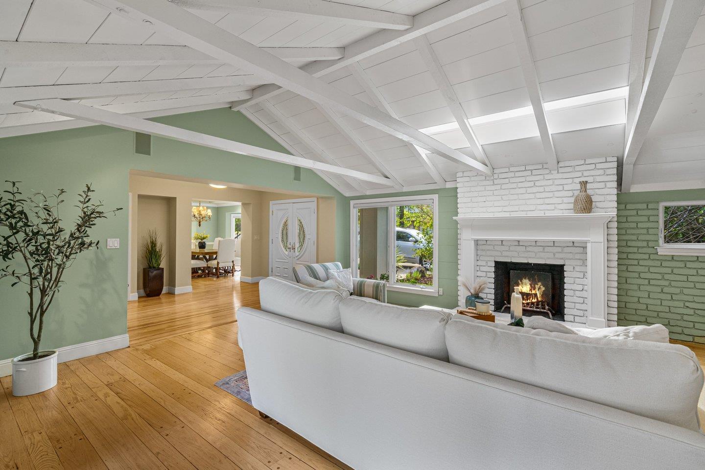 Detail Gallery Image 17 of 82 For 25594 Elena Rd, Los Altos Hills,  CA 94022 - 5 Beds | 4 Baths