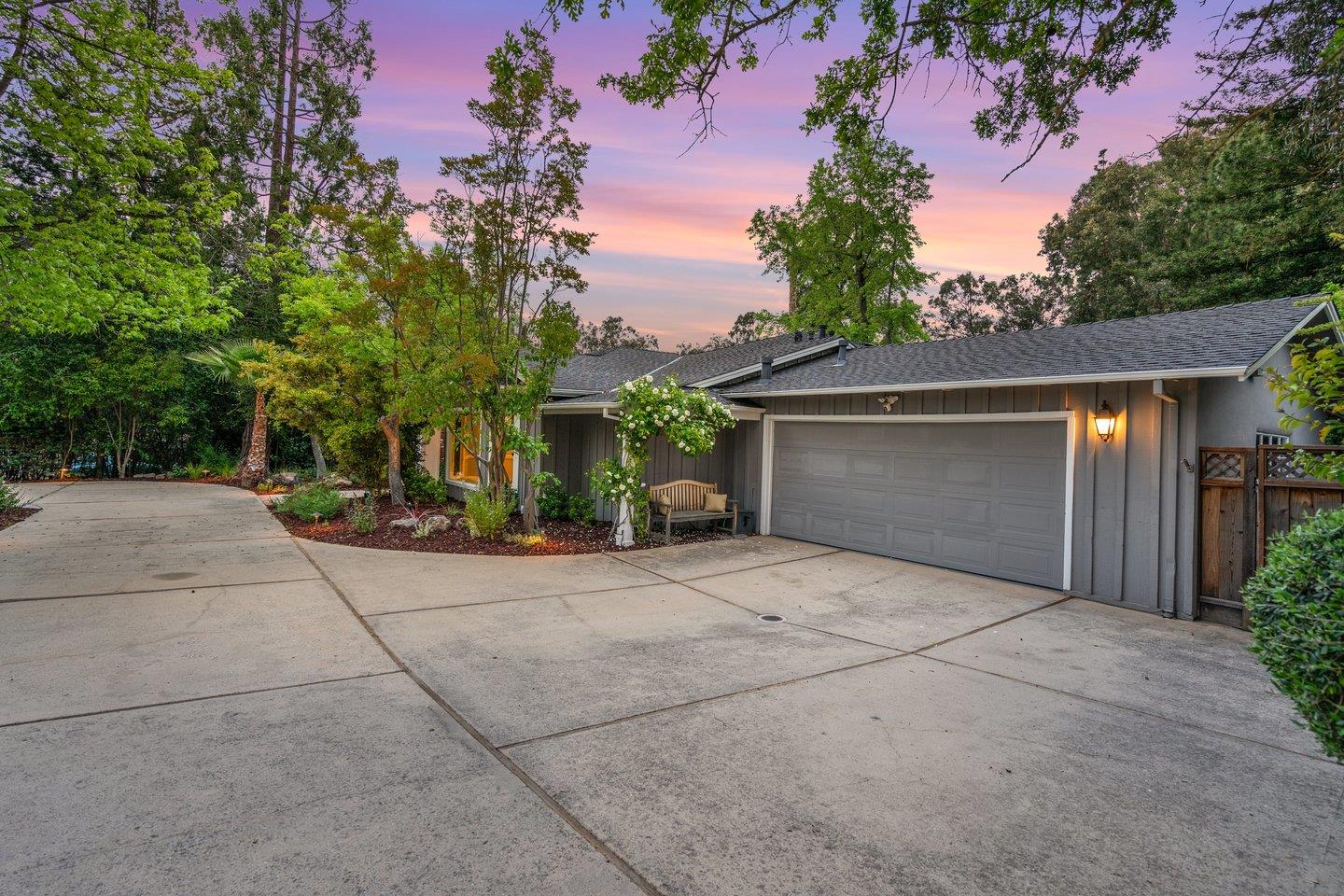 Detail Gallery Image 2 of 82 For 25594 Elena Rd, Los Altos Hills,  CA 94022 - 5 Beds | 4 Baths