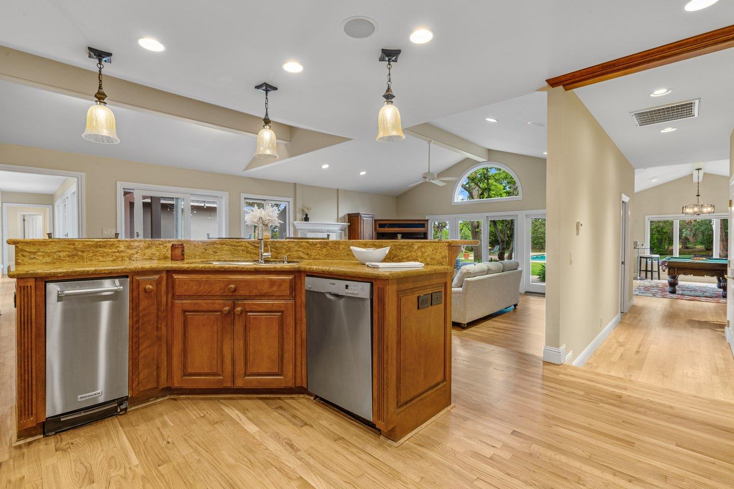 Detail Gallery Image 21 of 82 For 25594 Elena Rd, Los Altos Hills,  CA 94022 - 5 Beds | 4 Baths