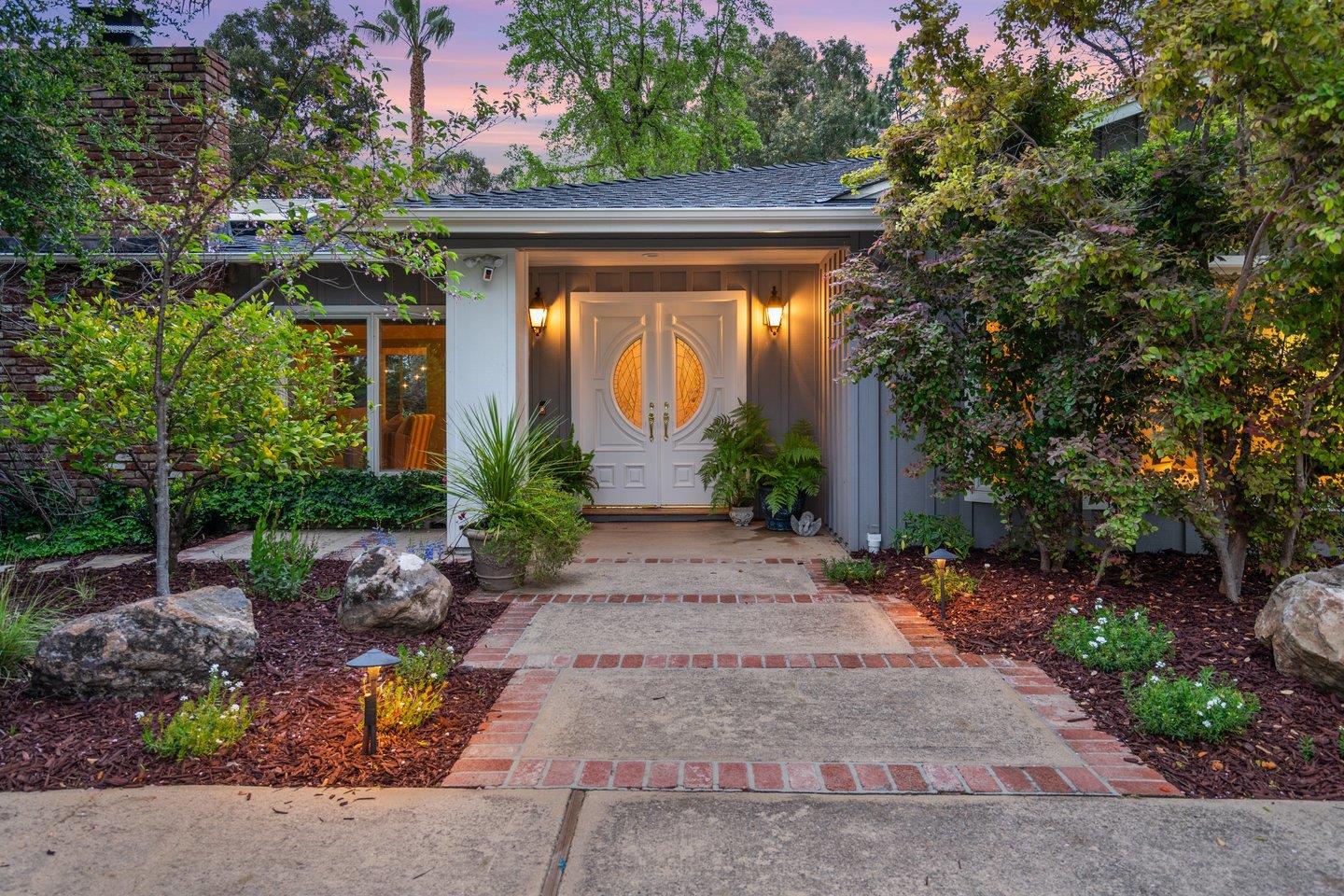 Detail Gallery Image 4 of 82 For 25594 Elena Rd, Los Altos Hills,  CA 94022 - 5 Beds | 4 Baths