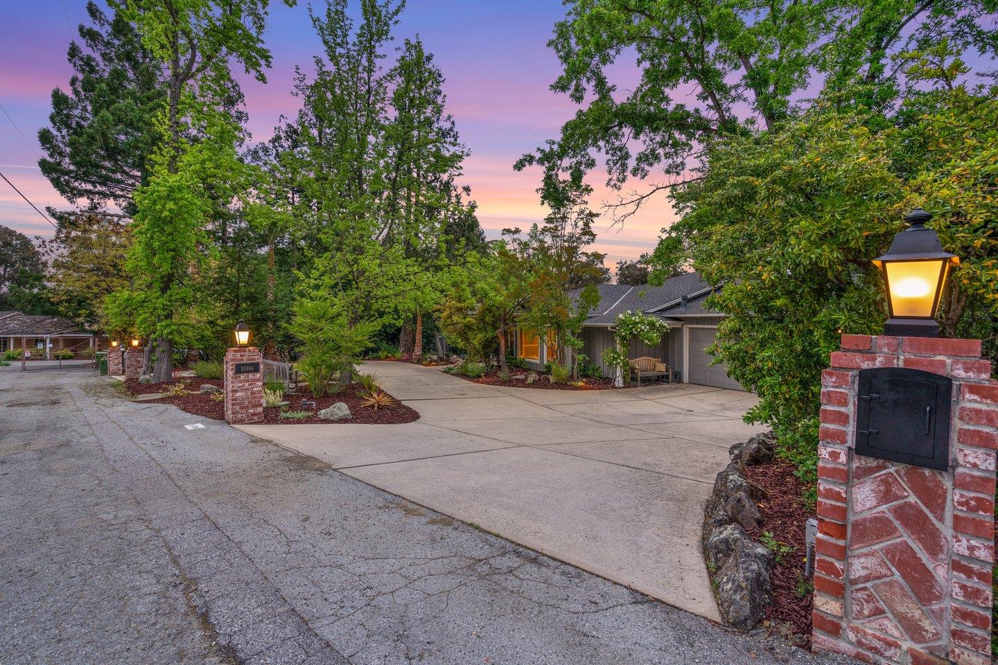 Detail Gallery Image 7 of 82 For 25594 Elena Rd, Los Altos Hills,  CA 94022 - 5 Beds | 4 Baths