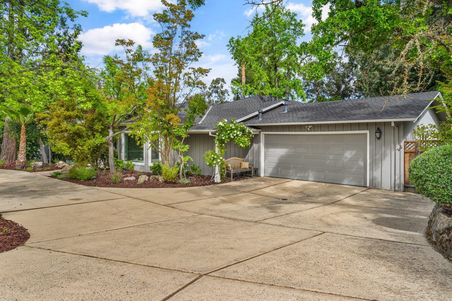 Detail Gallery Image 8 of 82 For 25594 Elena Rd, Los Altos Hills,  CA 94022 - 5 Beds | 4 Baths