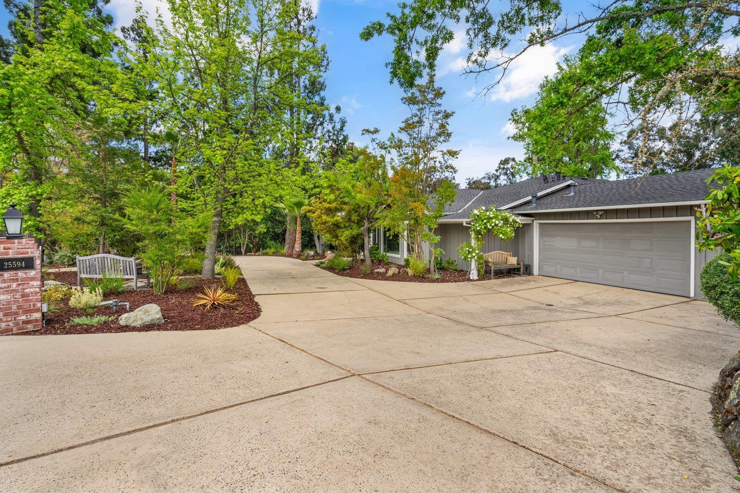 Detail Gallery Image 9 of 82 For 25594 Elena Rd, Los Altos Hills,  CA 94022 - 5 Beds | 4 Baths