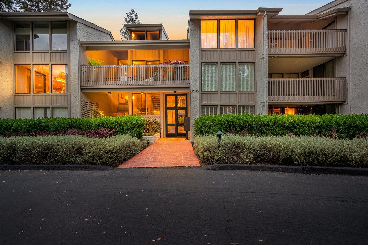 Detail Gallery Image 38 of 48 For 300 Sand Hill Cir #201,  Menlo Park,  CA 94025 - 3 Beds | 2 Baths