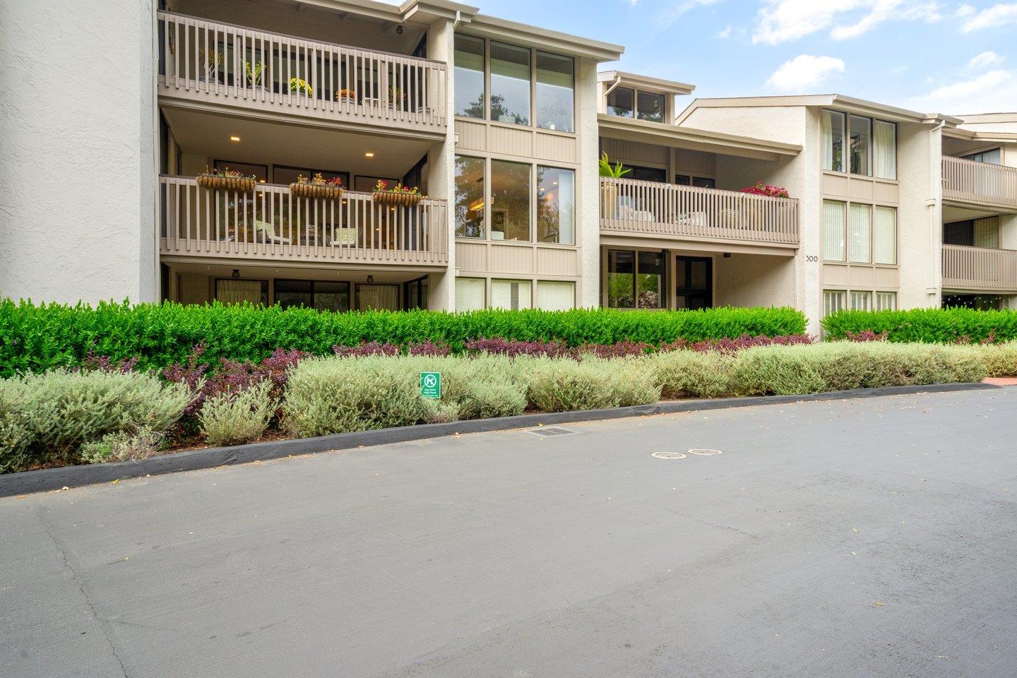 Detail Gallery Image 42 of 48 For 300 Sand Hill Cir #201,  Menlo Park,  CA 94025 - 3 Beds | 2 Baths