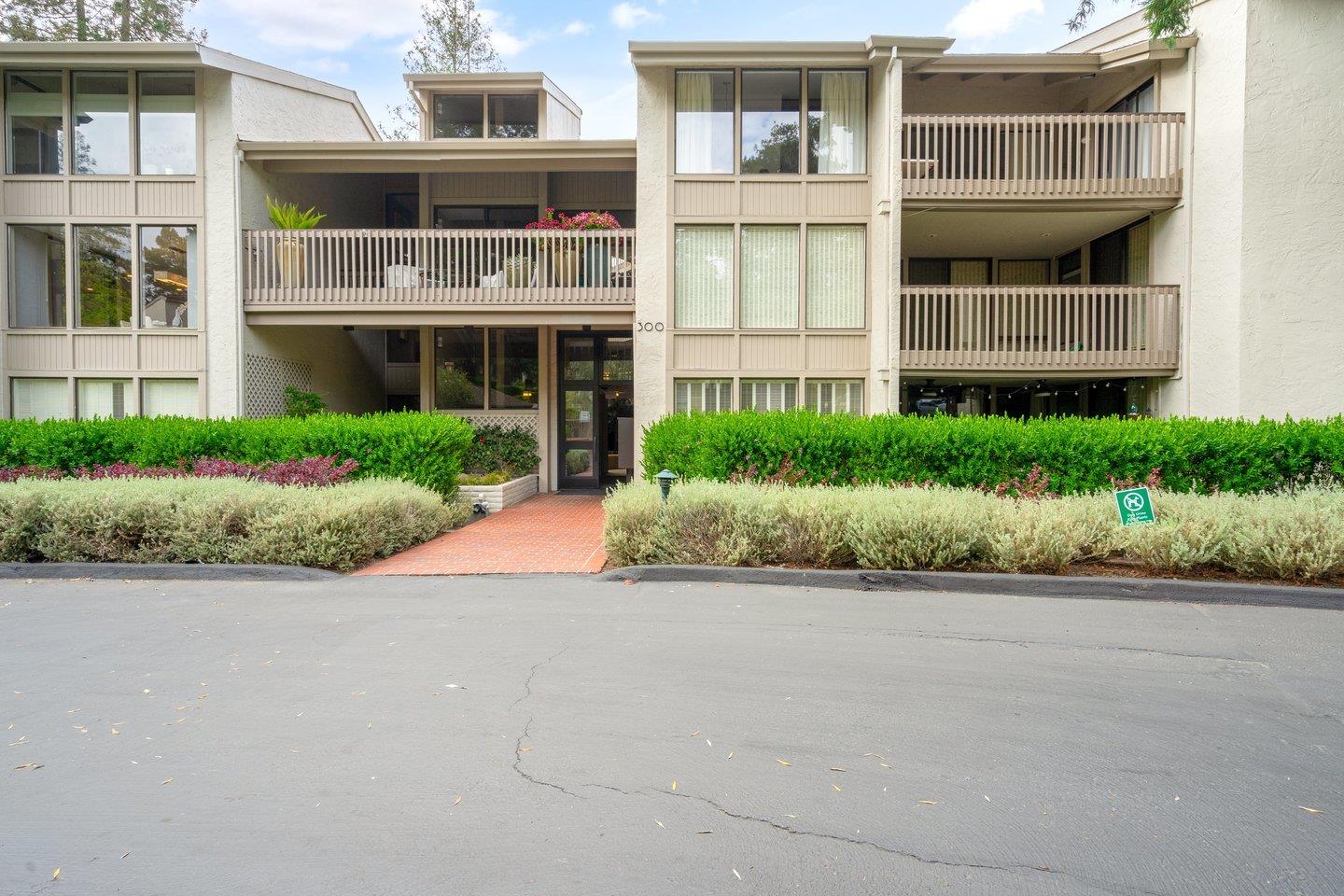 Detail Gallery Image 43 of 48 For 300 Sand Hill Cir #201,  Menlo Park,  CA 94025 - 3 Beds | 2 Baths