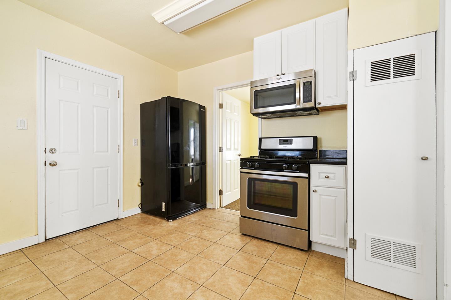 Detail Gallery Image 8 of 13 For 7318 Ney Ave, Oakland,  CA 94605 - 2 Beds | 1 Baths
