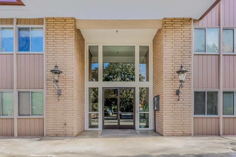 Detail Gallery Image 27 of 34 For 150 W Edith Ave #4,  Los Altos,  CA 94022 - 2 Beds | 2 Baths