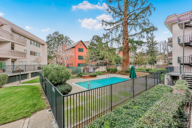 Detail Gallery Image 34 of 34 For 150 W Edith Ave #4,  Los Altos,  CA 94022 - 2 Beds | 2 Baths