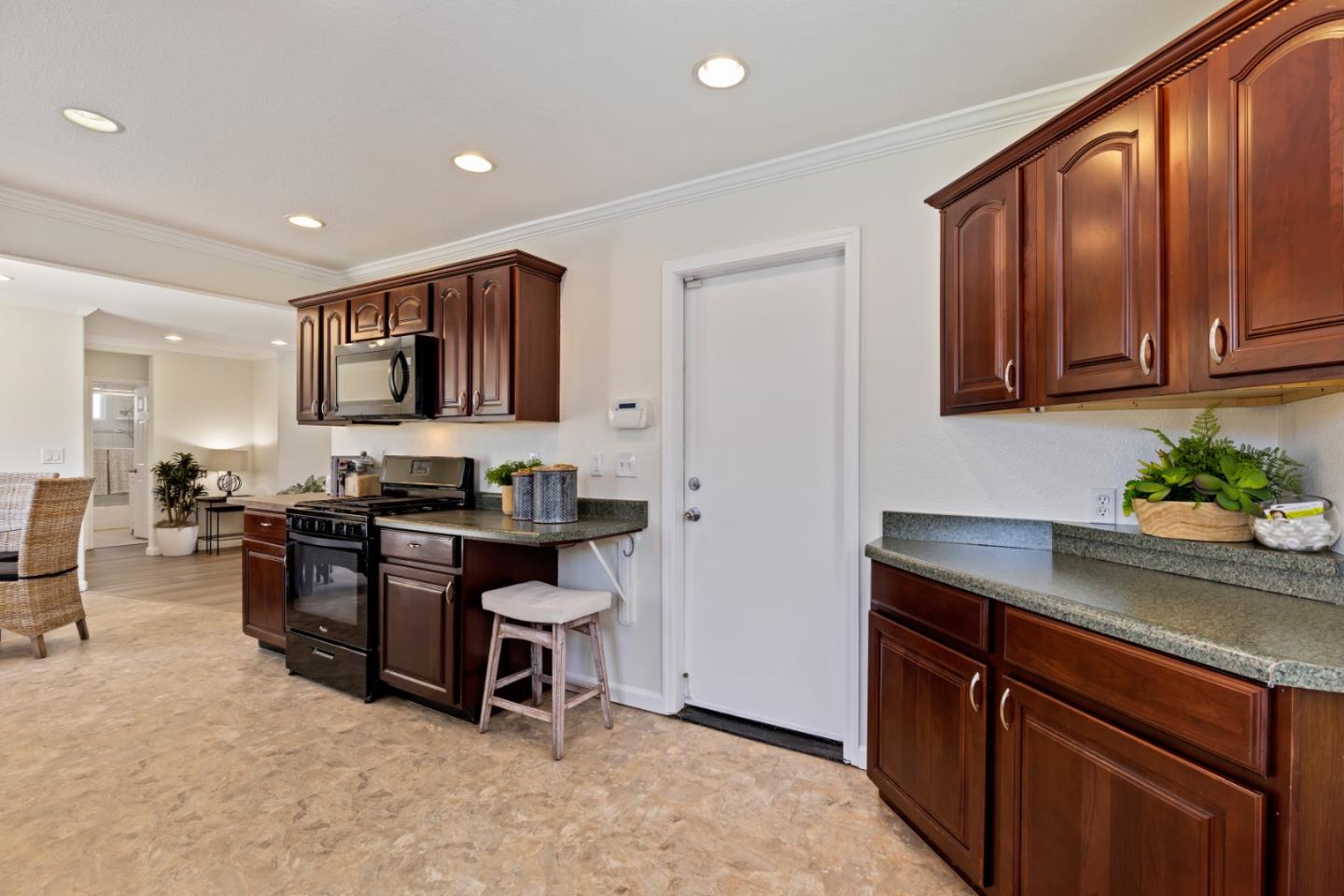 Detail Gallery Image 17 of 28 For 23131 Nevada Rd, Hayward,  CA 94541 - 3 Beds | 1 Baths